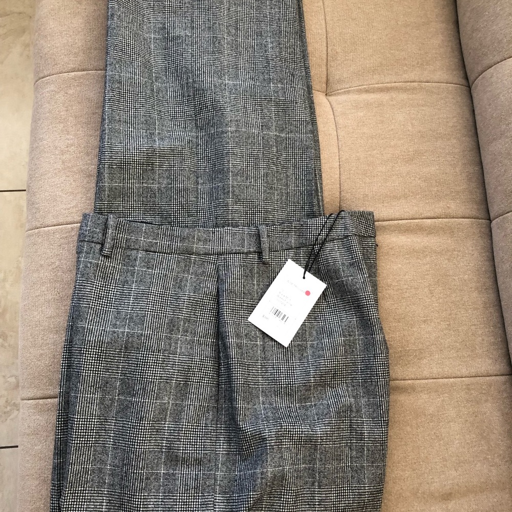 Light weight wool, wide leg pants. Size 12. Brand new…never worn. Vendor-Vince